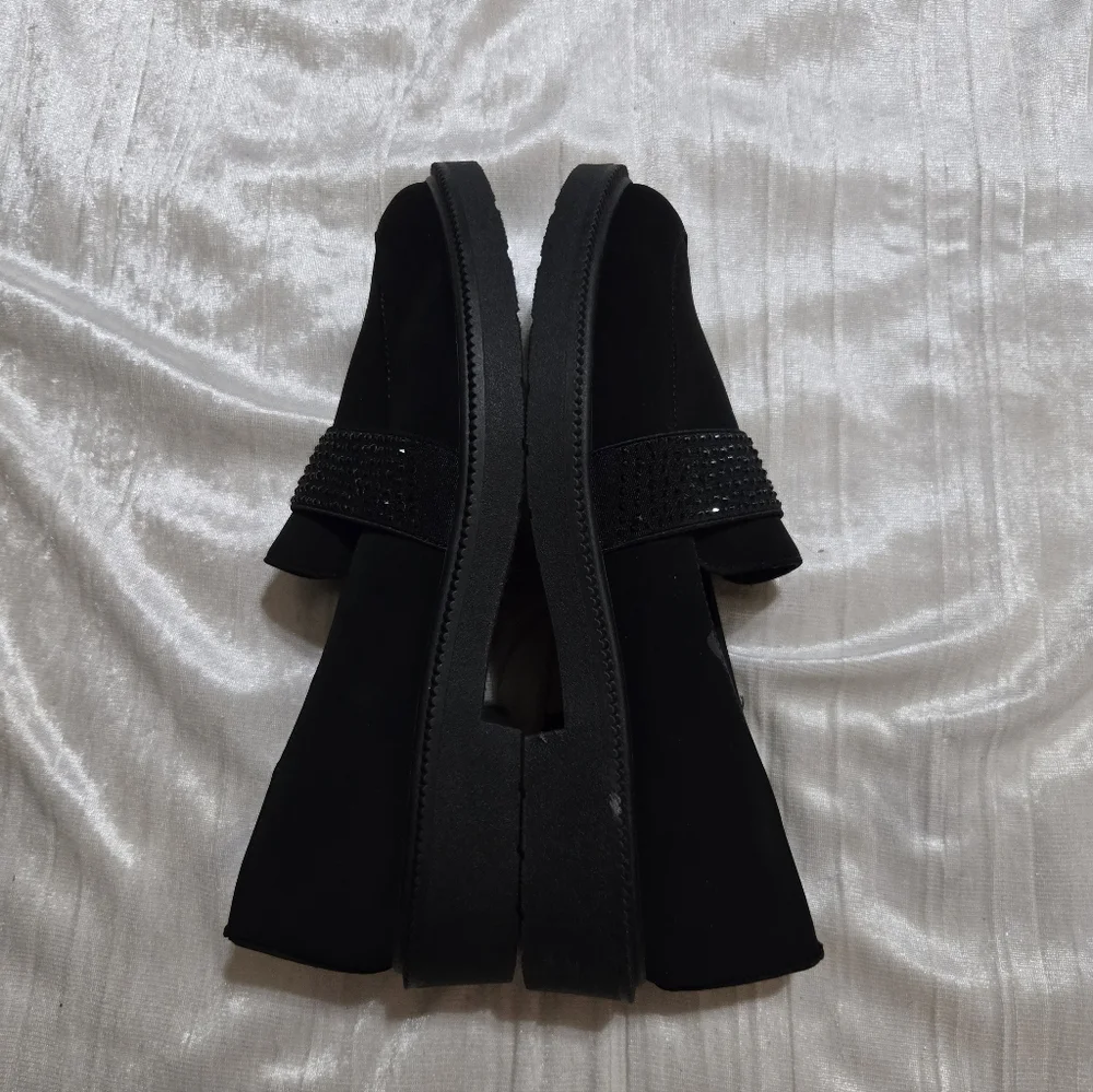 Womens Black Slip-On Loafers with Embellished Band By CLaundry Size 8 NWOB